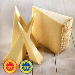 Phô Mai Cantal Entre Deux (1.1Kg) (Cow) - La Maison Du Fromage